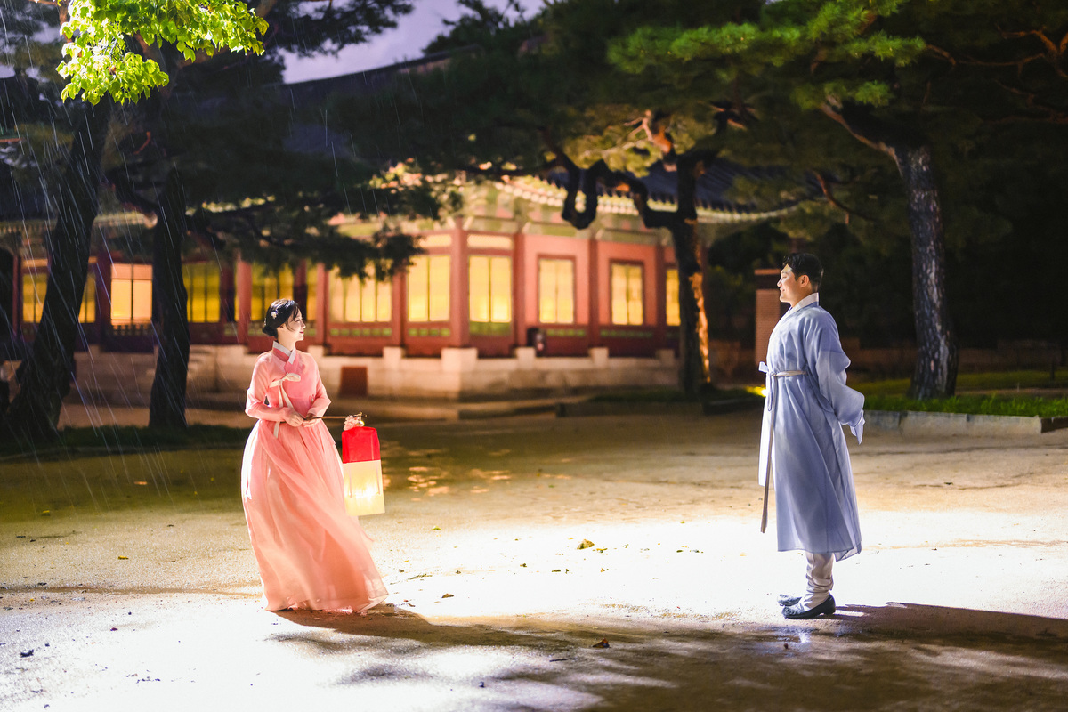 Wearing Hanbok Taking a Photoshoot