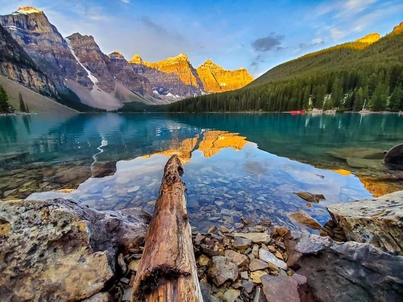 Best Times to Hike Around Moraine Lake