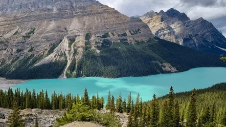 Lake is its distinctive wolf-head shape