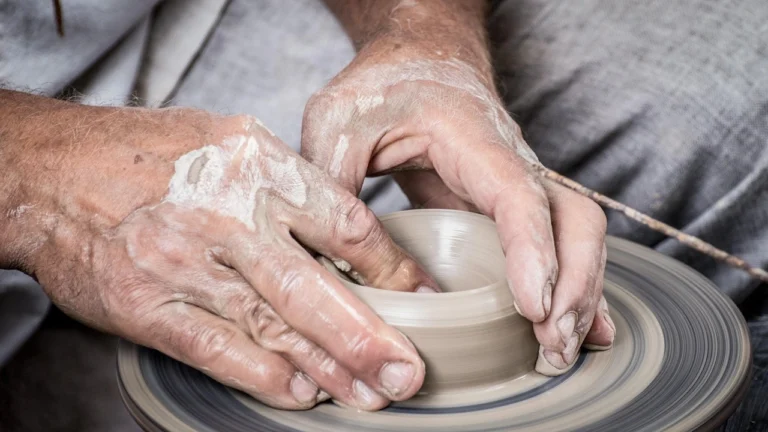 Talleres creativos cerámica, arte y manualidades modernas